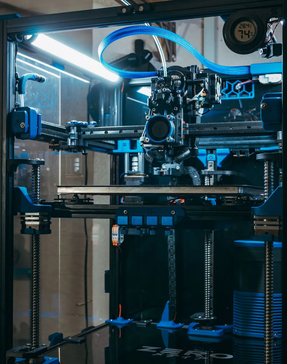3D პრინტერი მუშაობისას — Archam print, თბილისი