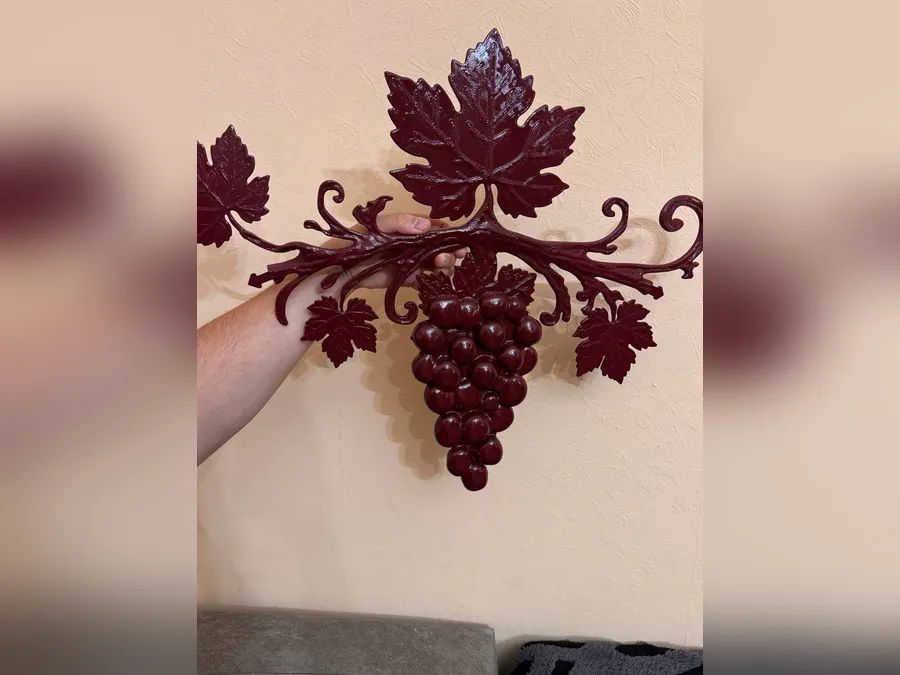Grapevine for a wedding photo-zone arch: a segment with grapes after priming and painting
